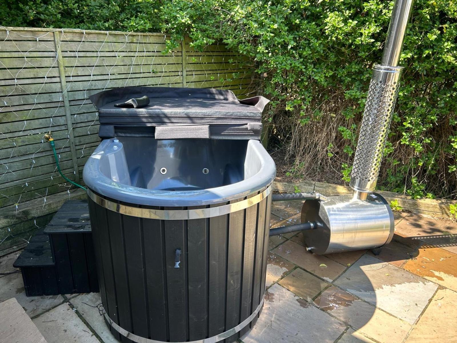 Elletson Park Wood Fired Hot Tubs, Caravans & Pods Pilling Exteriér fotografie
